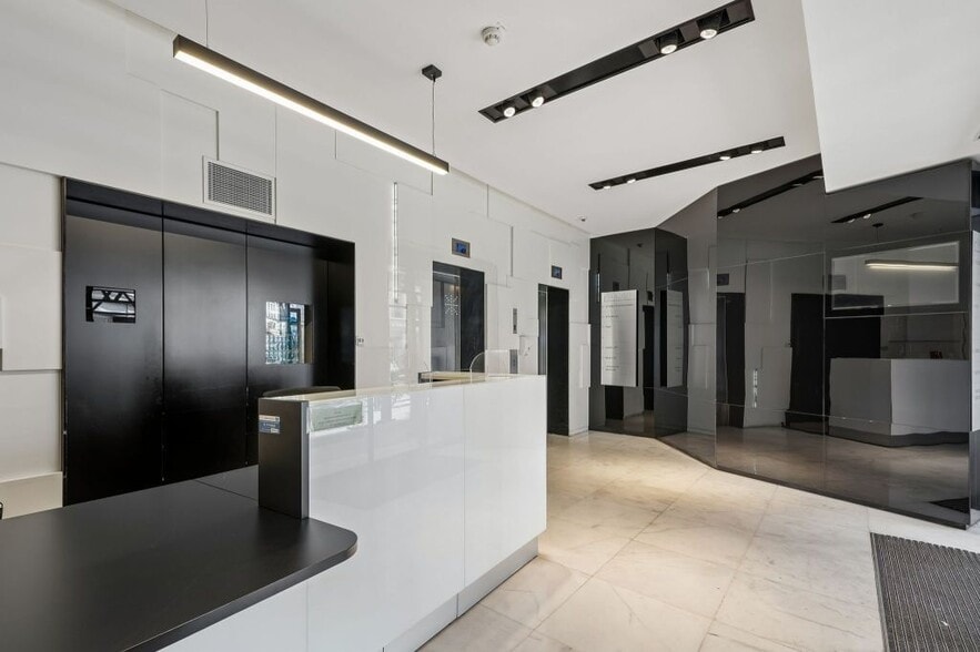 14 Rue Auber, Paris for lease - Lobby - Image 2 of 9