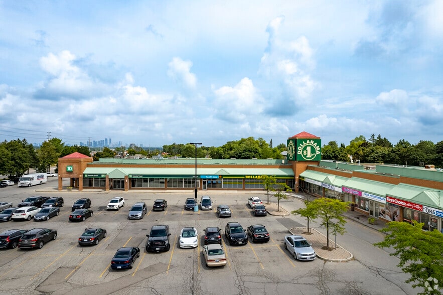 2400 Dundas St W, Mississauga, ON à louer - Photo du bâtiment - Image 3 de 5