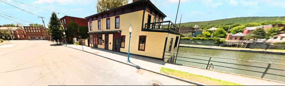 16 N Williams St, Whitehall, NY à vendre - Photo du bâtiment - Image 2 de 9