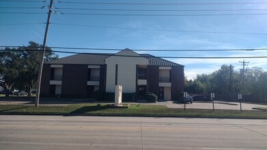 1228 N Logan St, Texas City, TX à louer Photo intérieure- Image 2 de 18