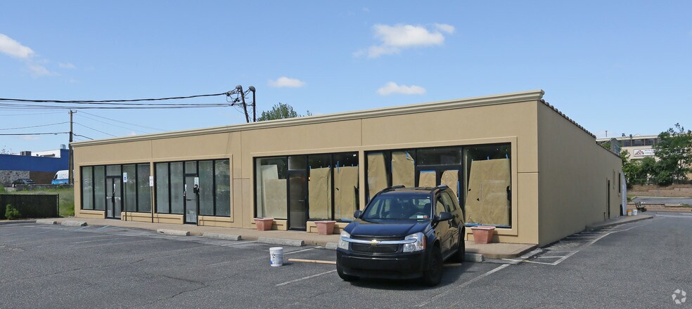346-352 Wheeler Rd, Hauppauge, NY à louer - Photo principale - Image 1 de 7