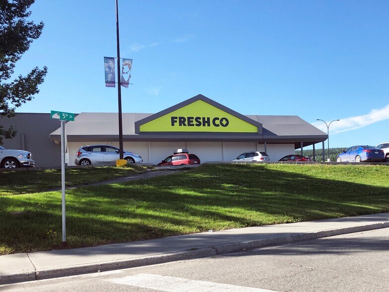 535 Cariboo Hwy, 100 Mile House, BC à vendre - Photo du bâtiment - Image 1 de 13