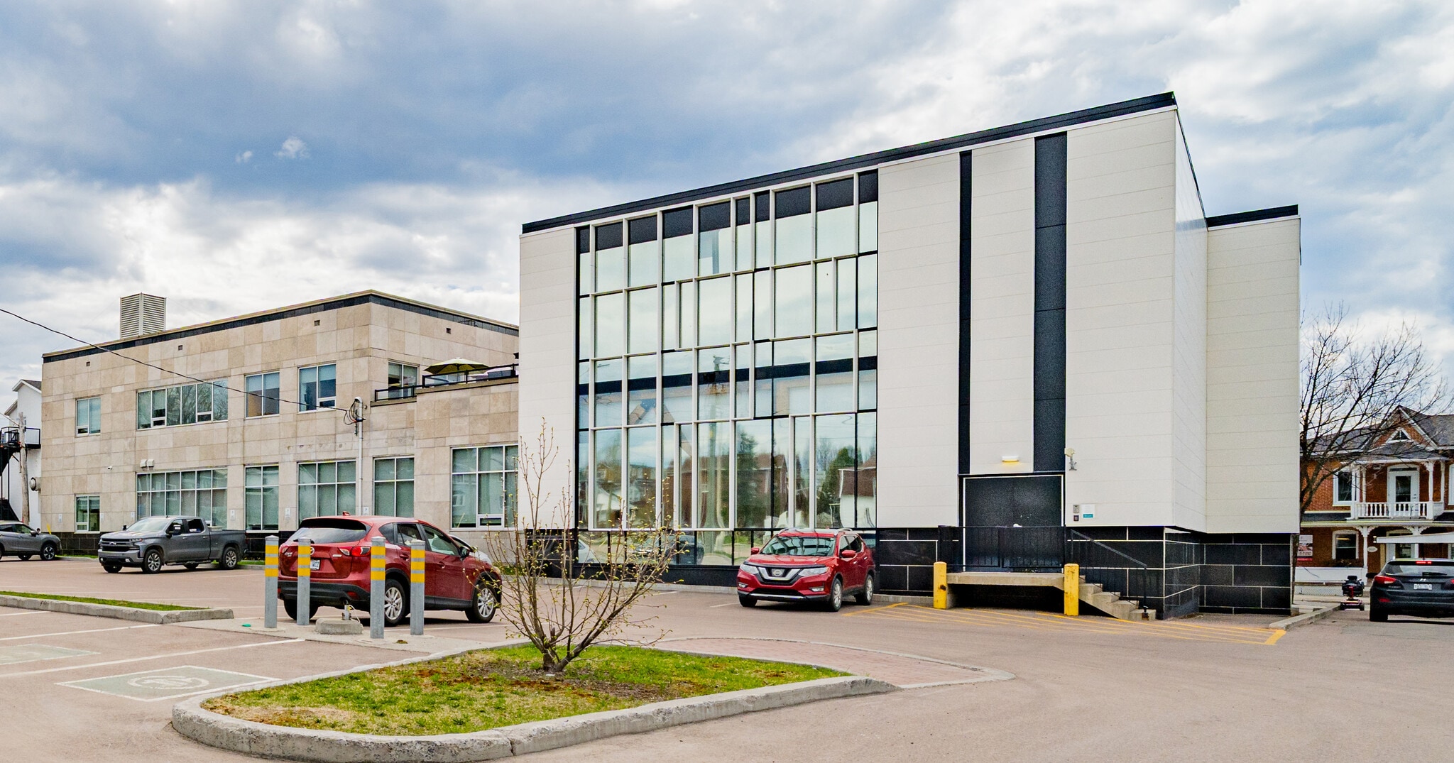 2489 Saint-Dominique Rue, Jonquiere, QC for sale Primary Photo- Image 1 of 13