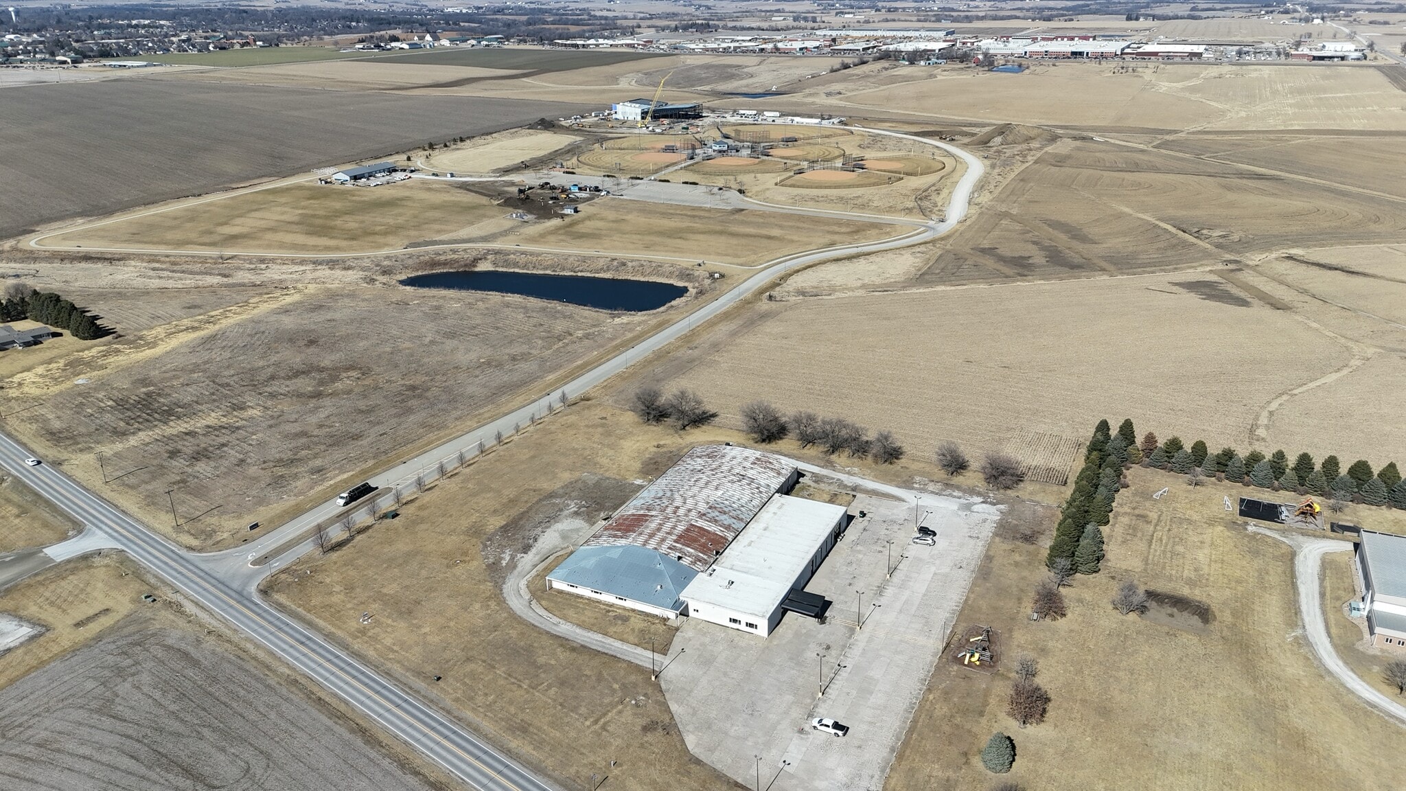 2485 E Highway 163, Pella, IA for lease Primary Photo- Image 1 of 12