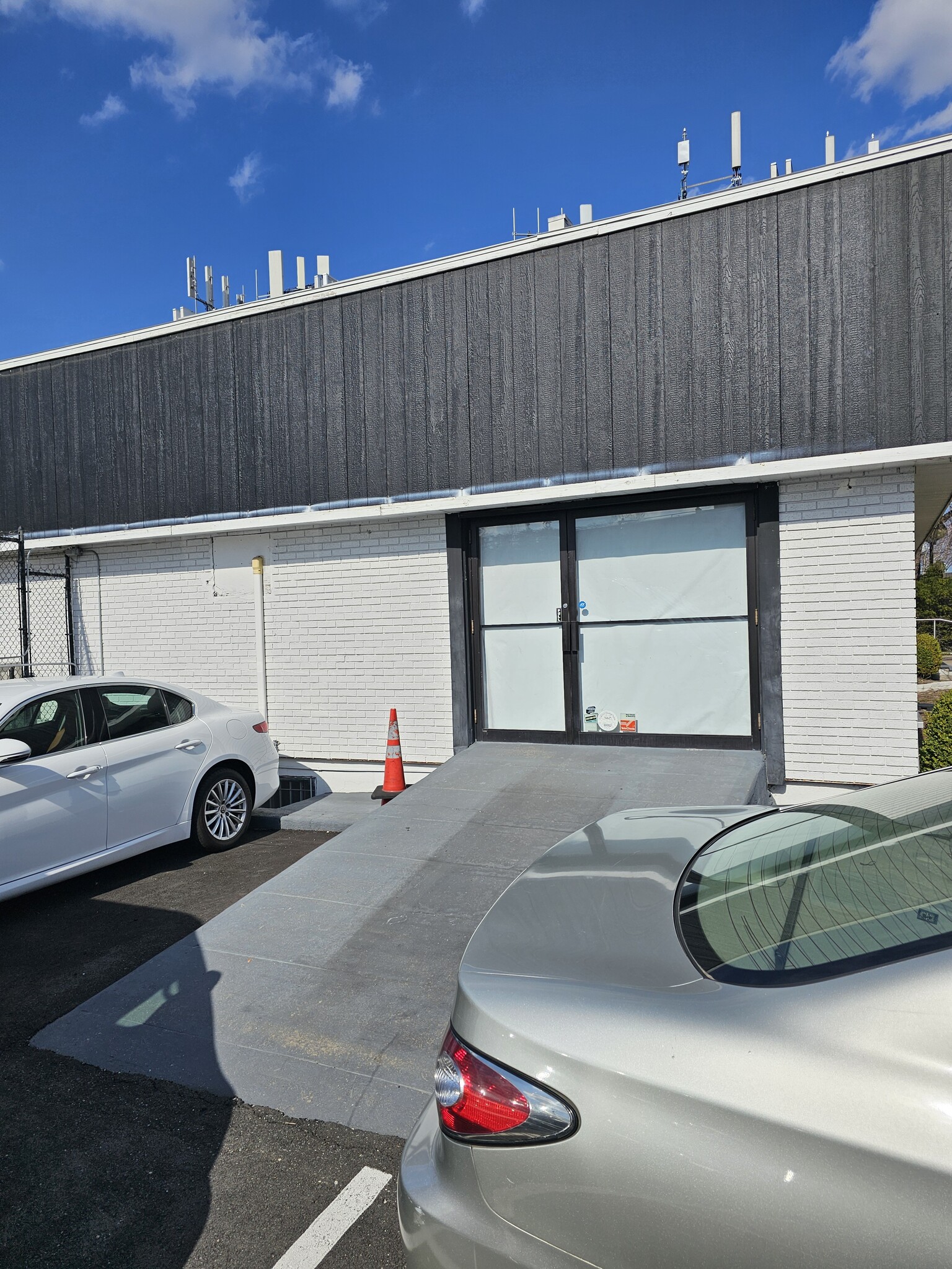 105 Northern Blvd, Great Neck, NY à louer Photo du bâtiment- Image 1 de 6