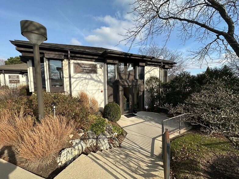 2210 Dean St, St Charles, IL for sale - Primary Photo - Image 1 of 8