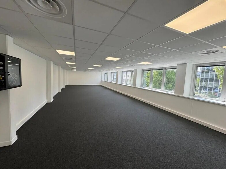 Office in Vélizy-Villacoublay for lease - Interior Photo - Image 3 of 4