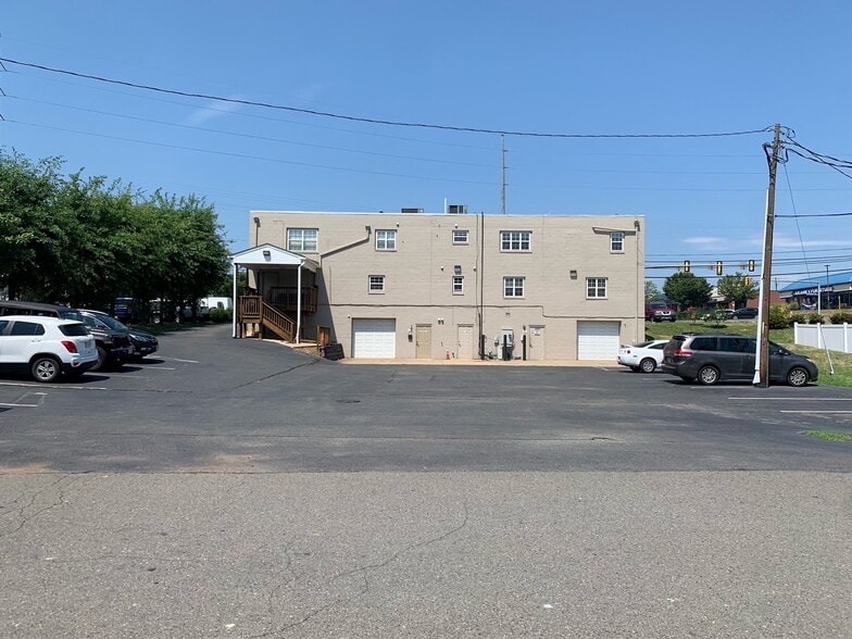 8317 Centreville Rd, Manassas, VA à louer - Photo du bâtiment - Image 3 de 13