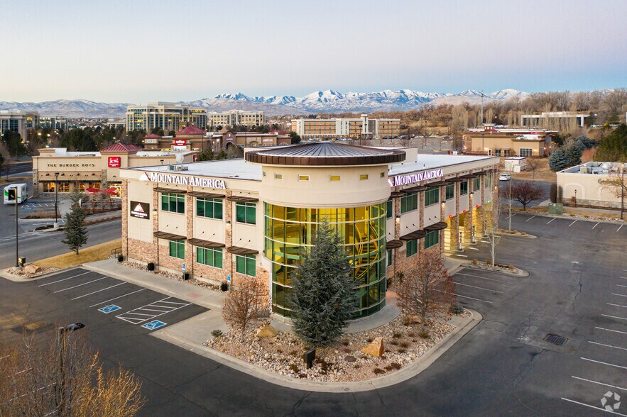 753 W South Jordan Pky, South Jordan, UT à louer - Photo du bâtiment - Image 3 de 9