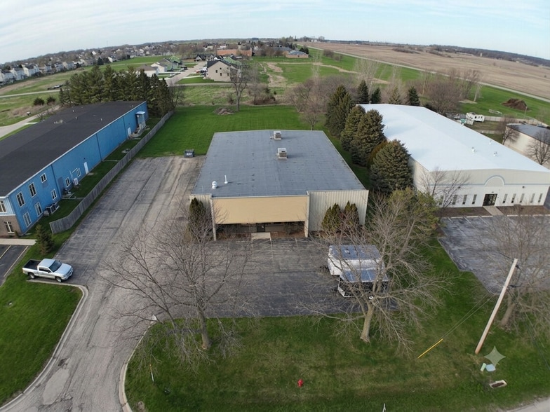 808 Hicks Dr, Elburn, IL for sale - Building Photo - Image 3 of 21