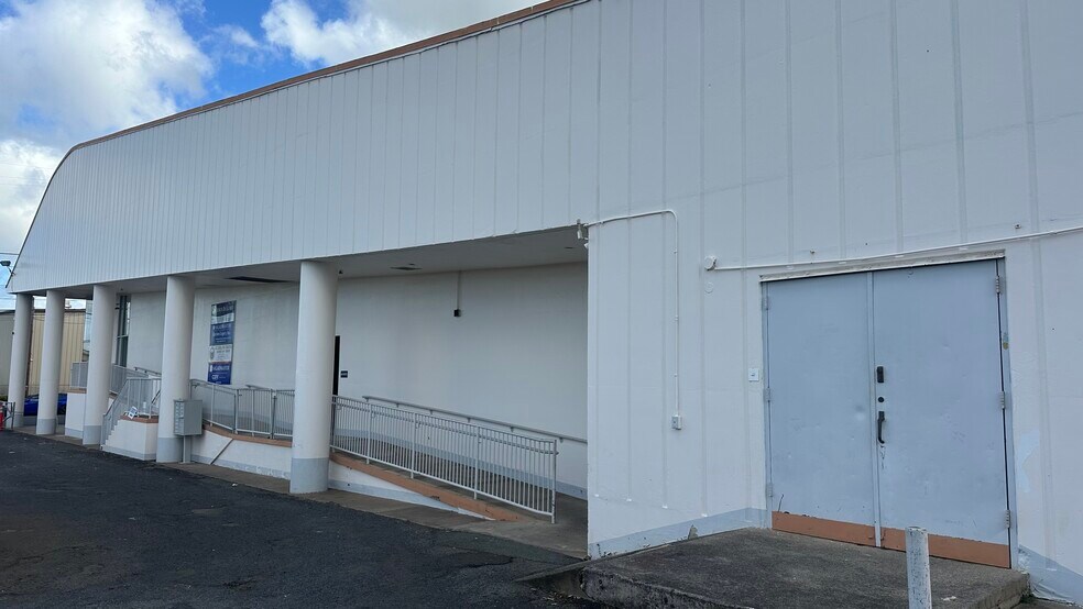 2200 Kamehameha Hwy, Honolulu, HI à louer - Photo du bâtiment - Image 2 de 12