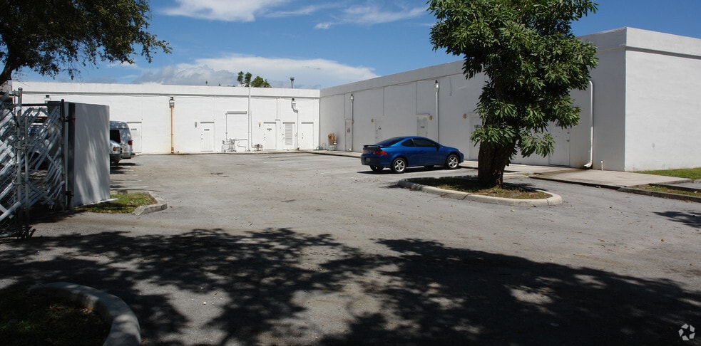 11400-11430 W Sample Rd, Coral Springs, FL for lease - Building Photo - Image 2 of 6