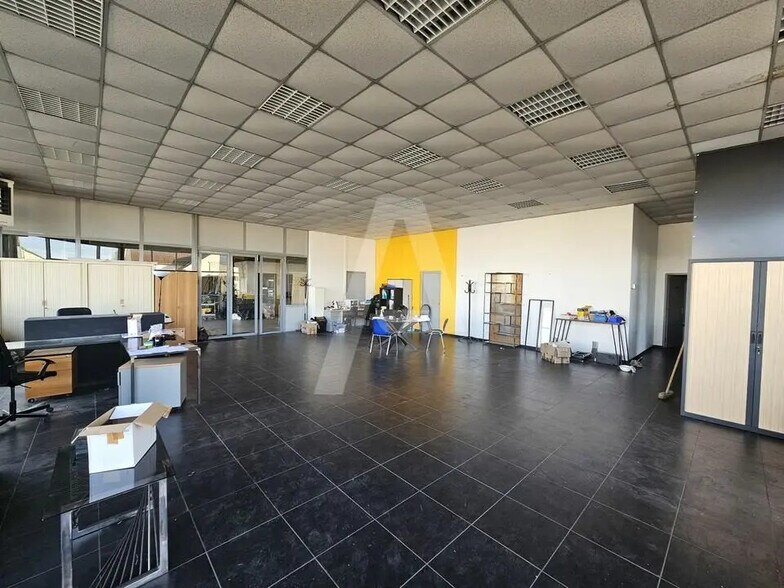 Retail in Milly-la-Forêt for sale - Interior Photo - Image 3 of 9