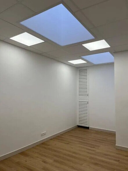 57 Rue De La Convention, Paris for sale - Interior Photo - Image 3 of 12