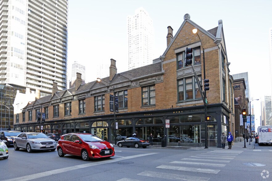601-623 N State St & 4 E Ohio St, Chicago, IL à louer - Photo du bâtiment - Image 3 de 11