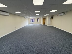 Tollgate, Eastleigh for lease Interior Photo- Image 2 of 5