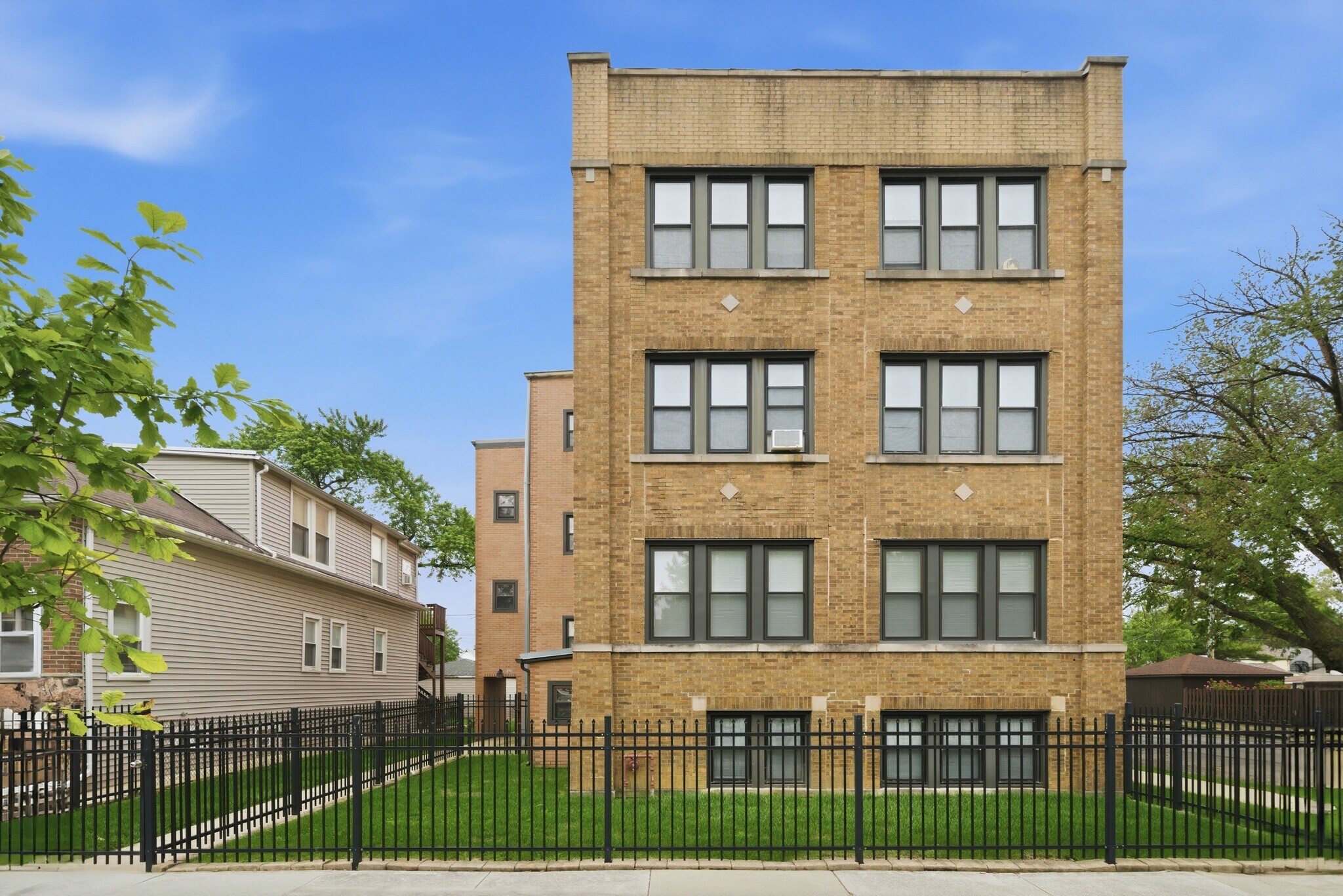 5155 W Byron St, Chicago, IL for sale Primary Photo- Image 1 of 16