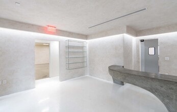 8271 Beverly Blvd, Los Angeles, CA for lease Interior Photo- Image 2 of 8