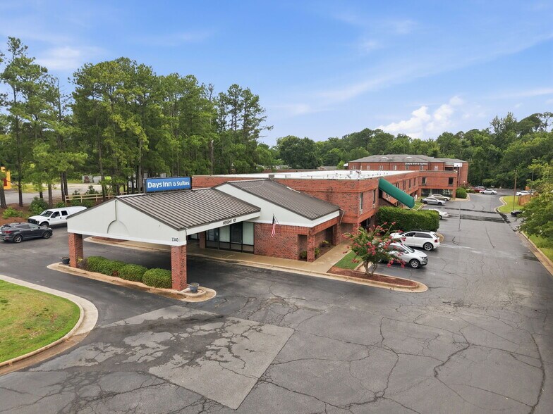 1340 N Wesleyan Blvd, Rocky Mount, NC à vendre - Photo du bâtiment - Image 3 de 9