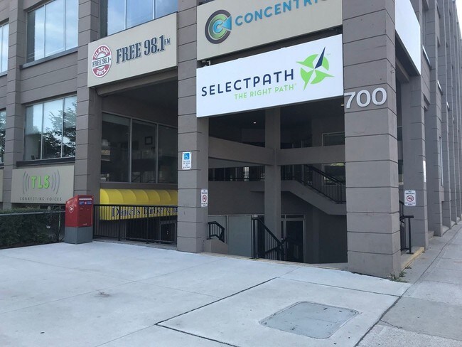 Plus de détails pour 700 Richmond St, London, ON - Bureau à louer
