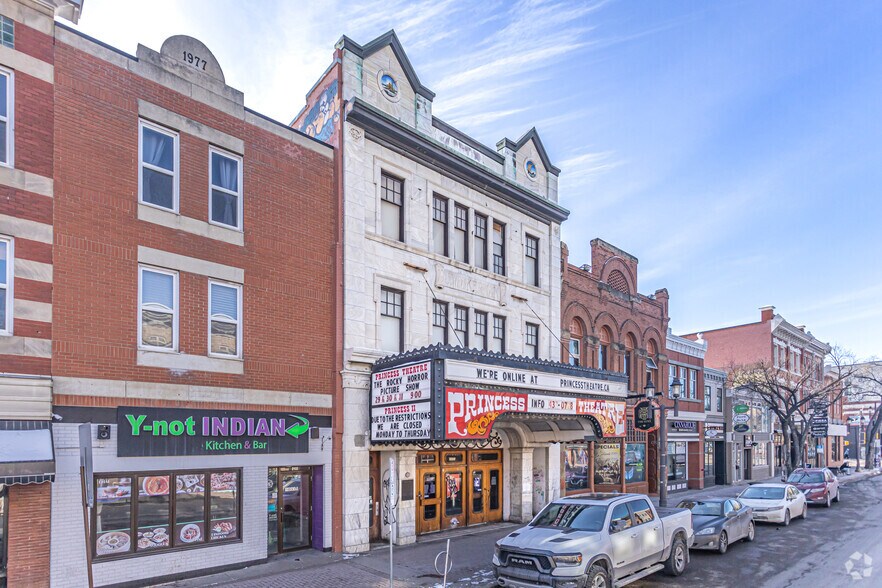 10335 82 Av NW, Edmonton, AB à louer - Photo du bâtiment - Image 1 de 18
