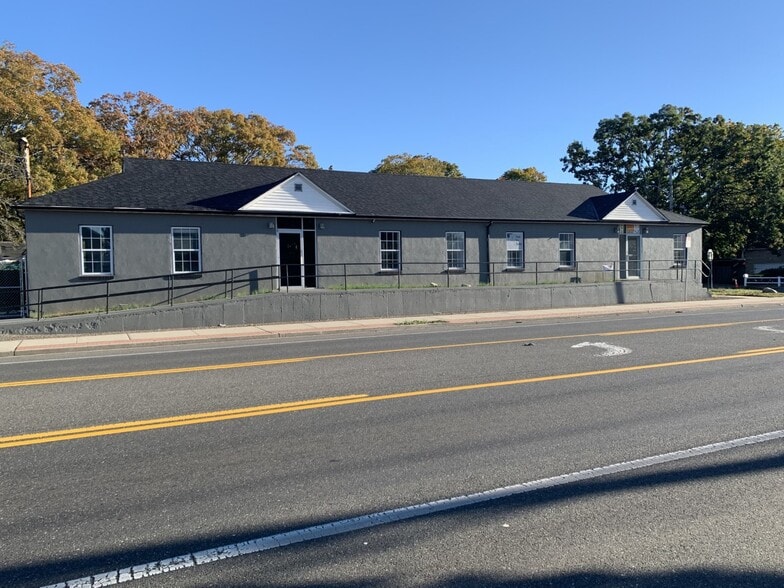 207 Bayshore Rd, Deer Park, NY for lease - Building Photo - Image 1 of 7