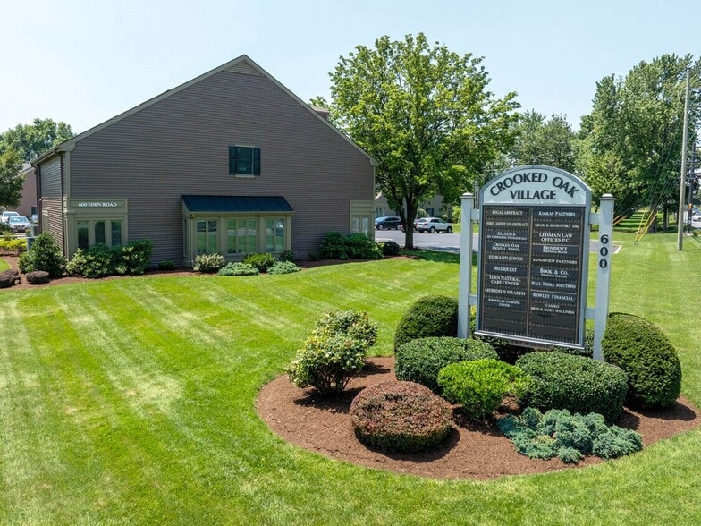 600 Eden Rd, Lancaster, PA à louer - Photo du bâtiment - Image 3 de 6
