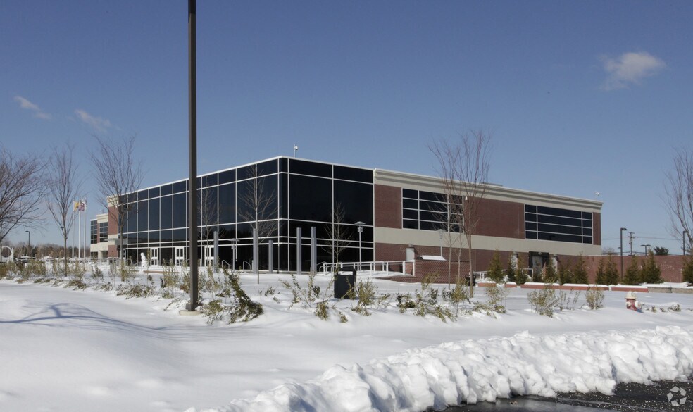 2 Commerce Dr, South Brunswick, NJ à louer - Photo du bâtiment - Image 3 de 19