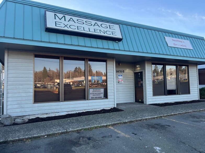 16725 SE McLoughlin Blvd, Milwaukie, OR for sale - Building Photo - Image 3 of 11