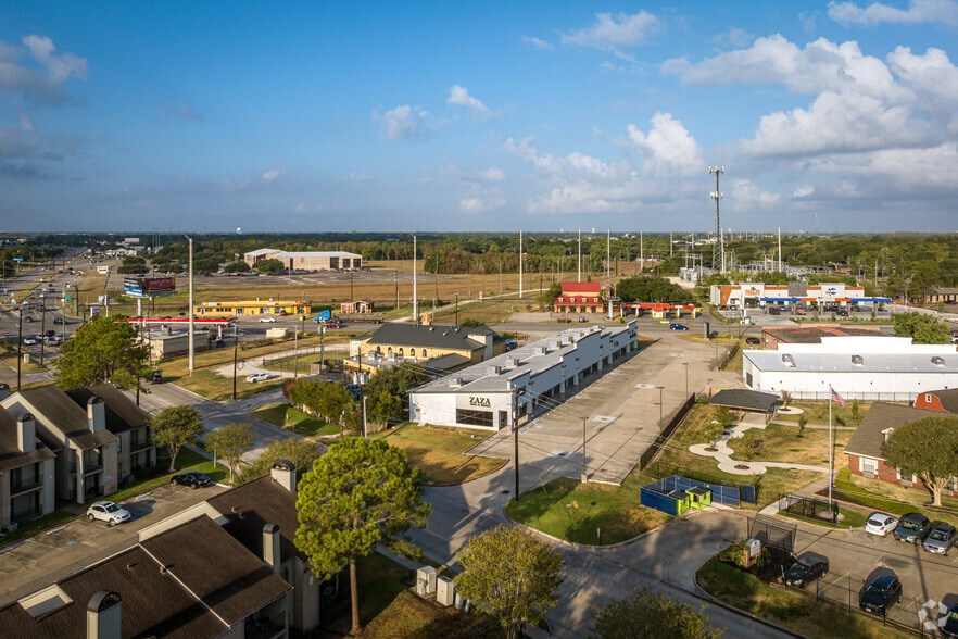 2201 Thompson Rd, Richmond, TX for lease - Aerial - Image 3 of 24