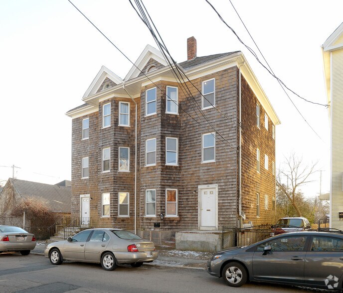 106-108 Winsor St, New Bedford, MA for sale - Primary Photo - Image 1 of 2