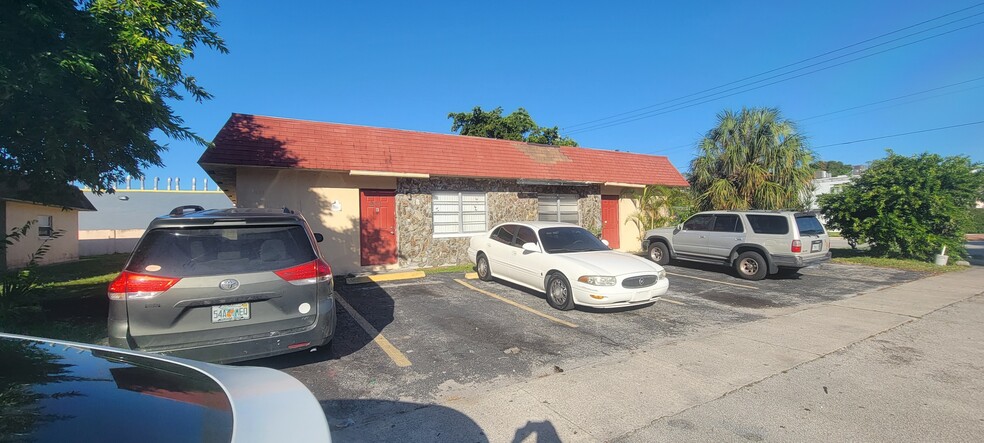 931 SW 80th Ave, North Lauderdale, FL for sale - Primary Photo - Image 1 of 1