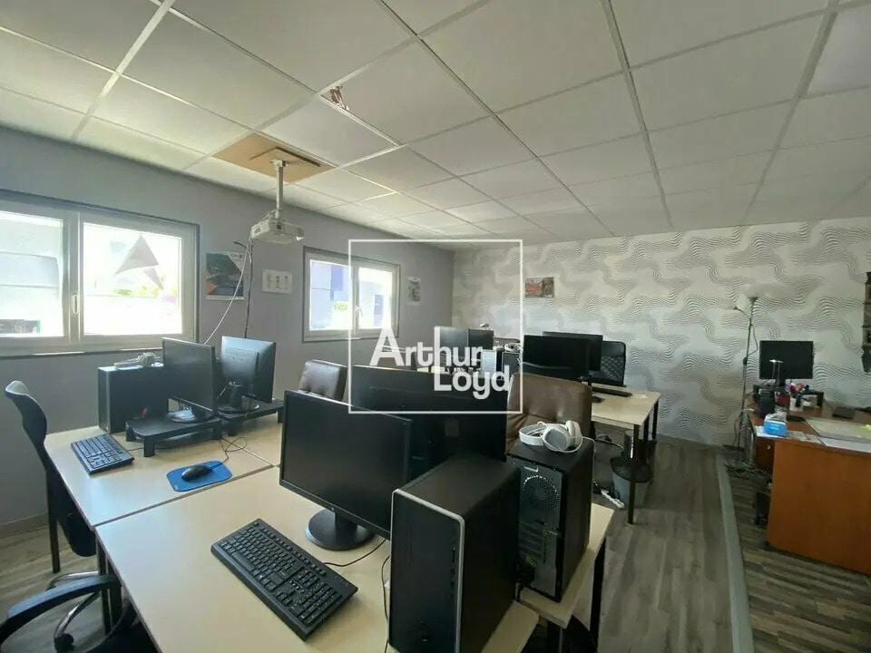 Office in Le Mée-sur-Seine for lease Interior Photo- Image 1 of 14