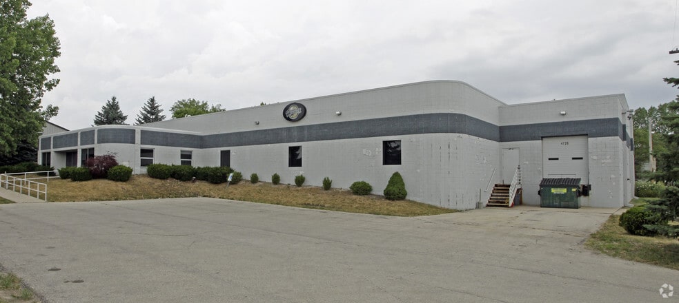 4726 6 Mile Rd, Racine, WI for sale - Primary Photo - Image 1 of 6