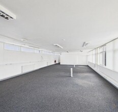 6 North Isla St, Dundee for lease Interior Photo- Image 2 of 6
