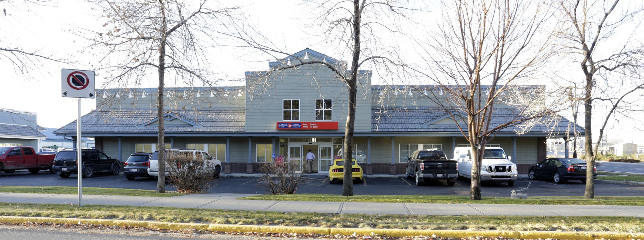 125 1st St E, Cochrane, AB for sale Primary Photo- Image 1 of 1