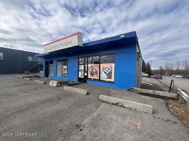 149 E Fireweed Ln, Anchorage, AK à vendre - Photo principale - Image 1 de 2