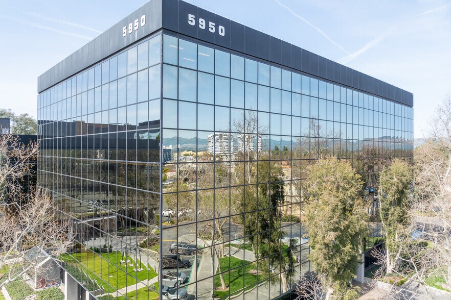 5950 Canoga Ave, Woodland Hills, CA à louer - Photo du bâtiment - Image 3 de 7