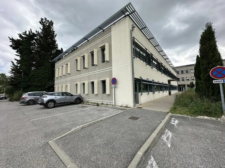 Bureau dans Avignon à louer - Photo du bâtiment - Image 3 de 12
