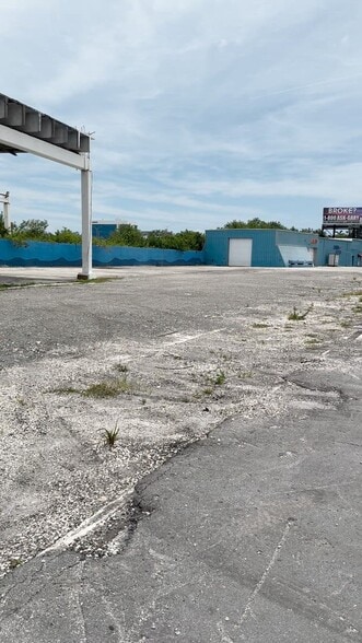 2051 Griffin Rd, Fort Lauderdale, FL à vendre - Vidéo sur l’inscription commerciale - Image 3 de 15