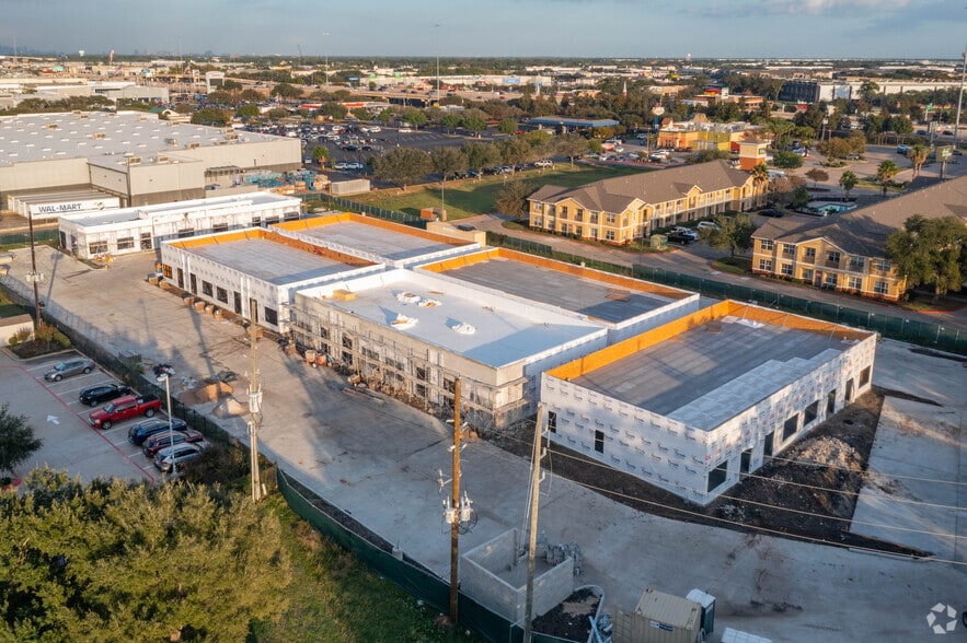 4732 Sugar Grove Blvd, Stafford, TX à vendre - Photo du bâtiment - Image 2 de 3