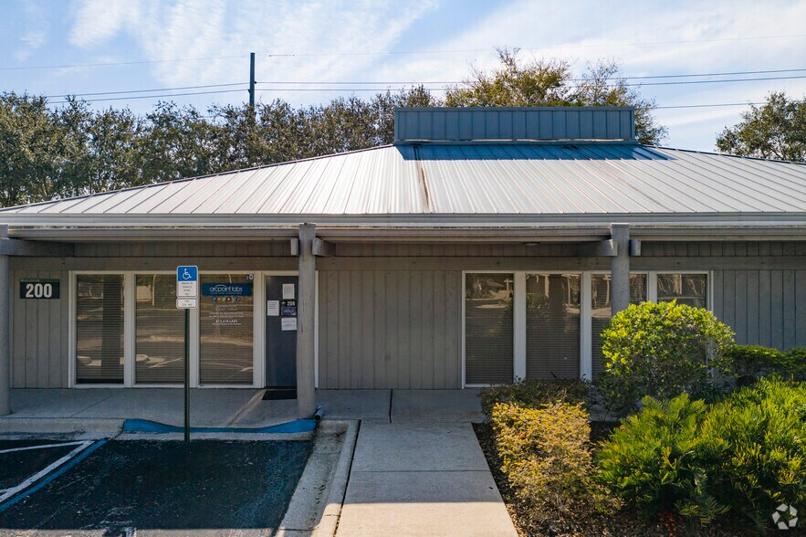 2901 W Busch Blvd, Tampa, FL à louer - Photo du bâtiment - Image 3 de 40