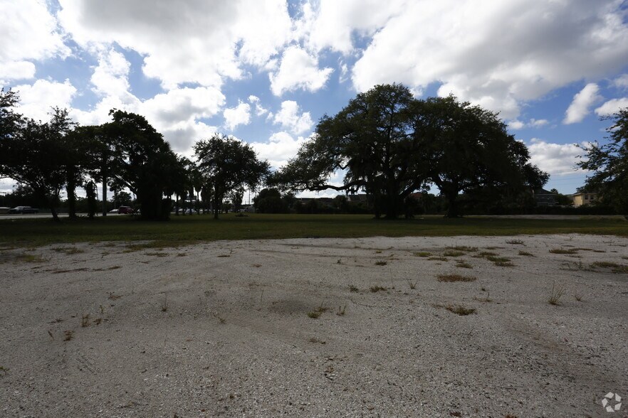 201-210 13th Ave W, Bradenton, FL à louer - Photo du bâtiment - Image 3 de 6