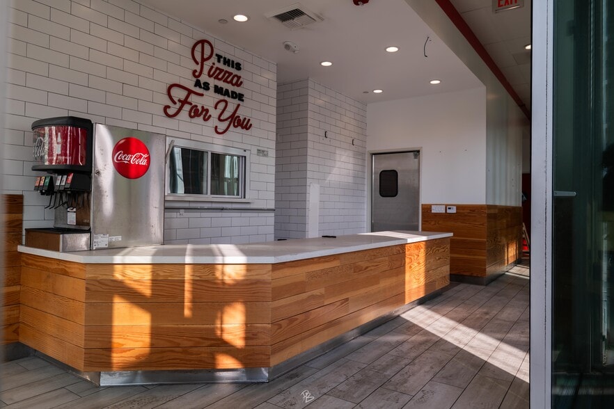 300 N Central Ave, Glendale, CA for lease - Building Photo - Image 2 of 21