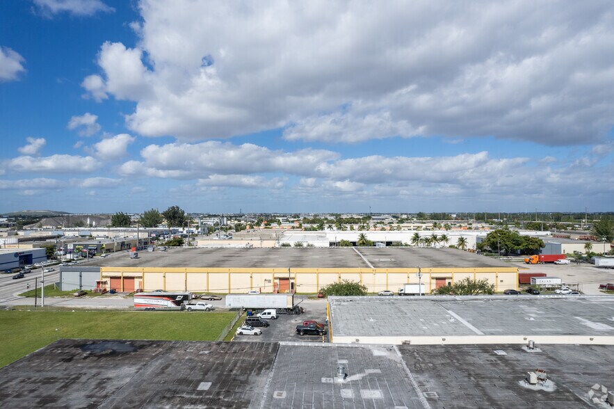 4225 NW 72nd Ave, Miami, FL à louer - Photo du bâtiment - Image 2 de 8