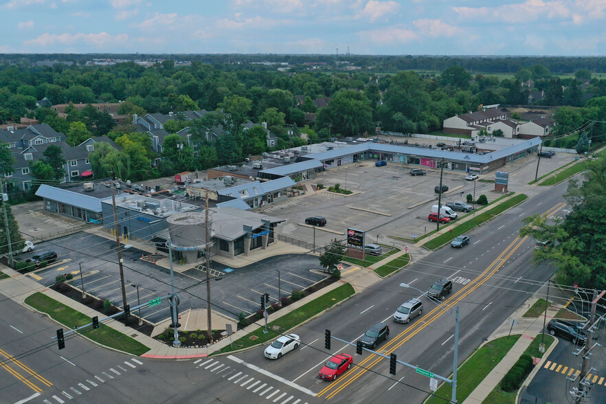 2720-2780 Dundee Rd, Northbrook, IL for lease - Building Photo - Image 1 of 19