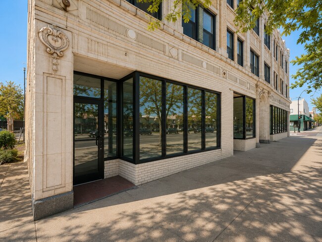 Plus de détails pour 5250 N Broadway St, Chicago, IL - Commerce de détail à louer