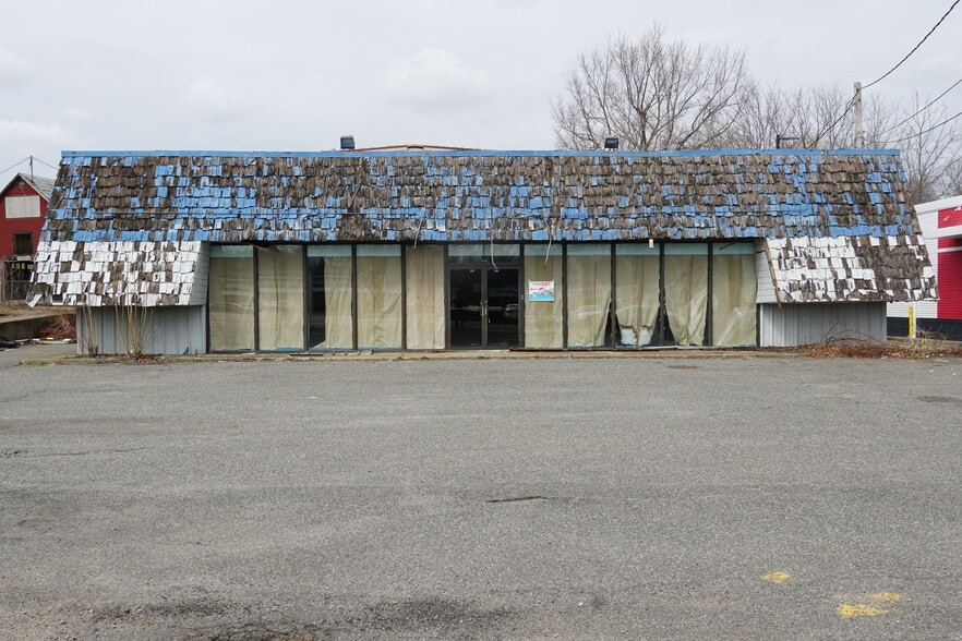 210 Broad St, Bridgewater, MA à vendre - Photo du bâtiment - Image 2 de 13