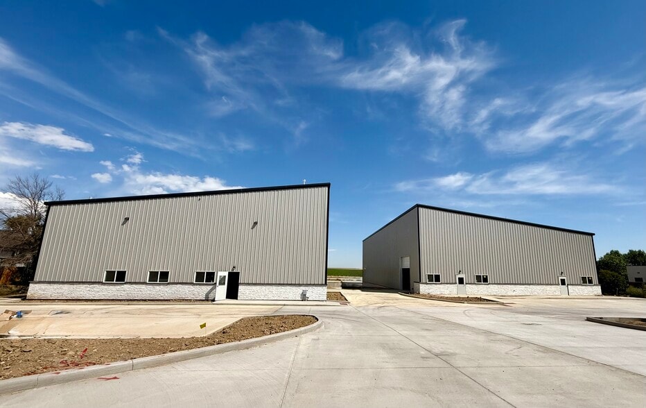 1767 Vista View Dr, Longmont, CO for sale - Building Photo - Image 3 of 15