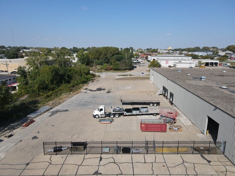 1675 NE 51st Ave, Des Moines, IA à louer - Photo du bâtiment - Image 2 de 3